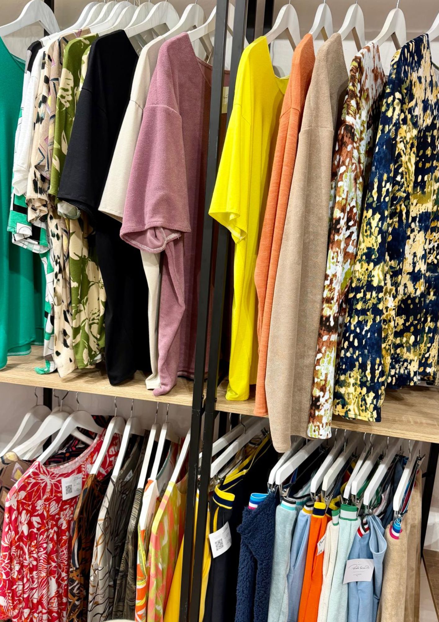 vêtements pour les hommes et les femmes